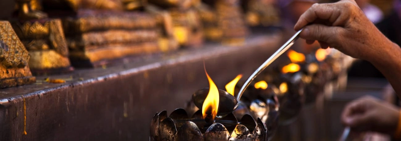 CMLocals Chiang Mai Locals Long Term Living Buddhist temple oil lamps and meditative spiritual atmosphere